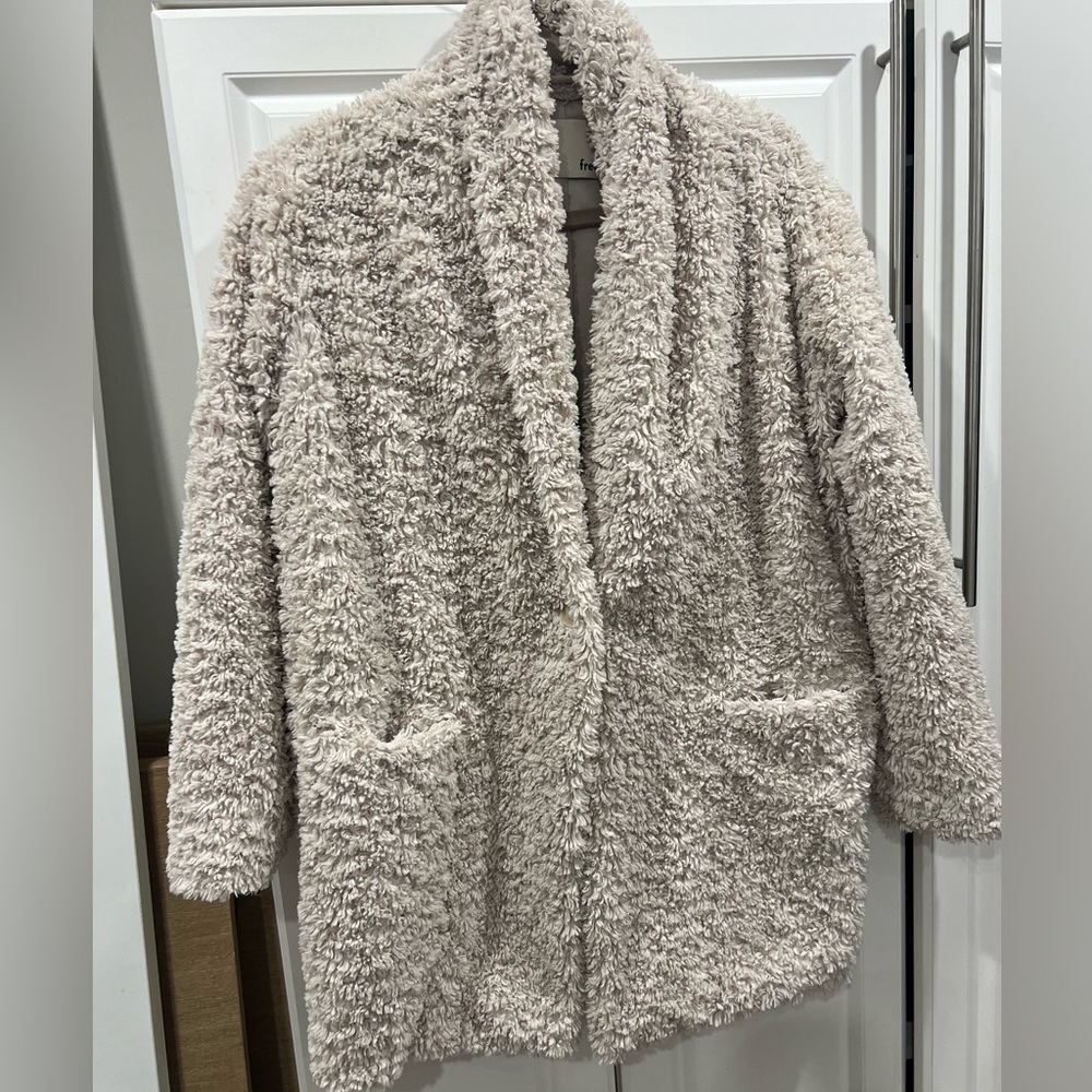 Wilfred Free Fuzzy Coat- Size XS🤍